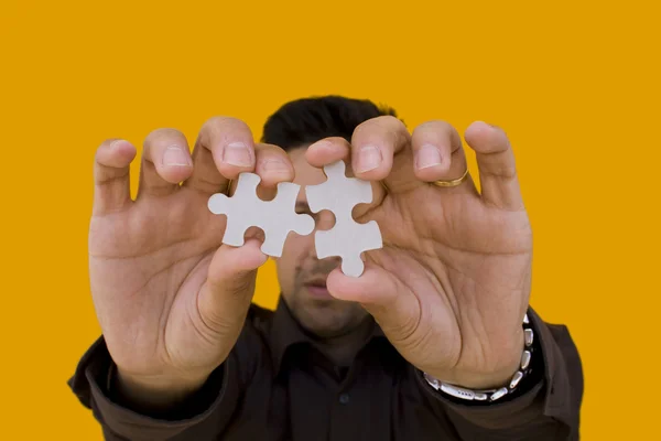 Puzzle Man (foco no quebra-cabeça ) — Fotografia de Stock
