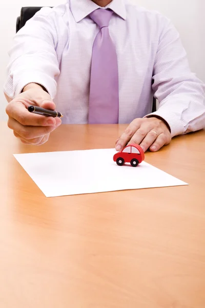 Selling a new car — Stock Photo, Image