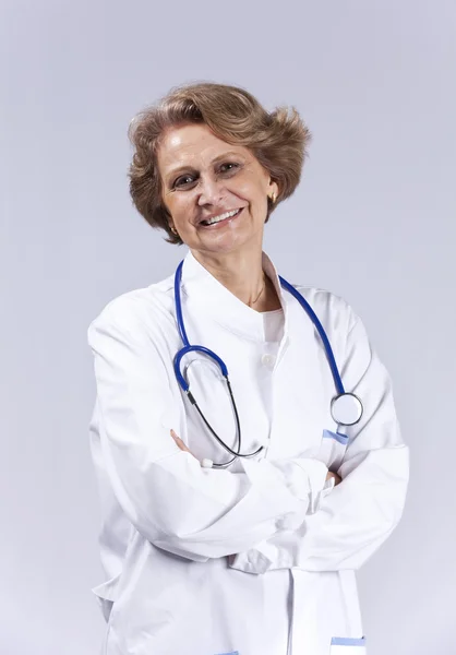 Счастливый старший врач — стоковое фото
