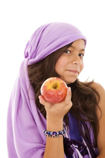 Malé dítě ukazuje červené jablko — Stock fotografie