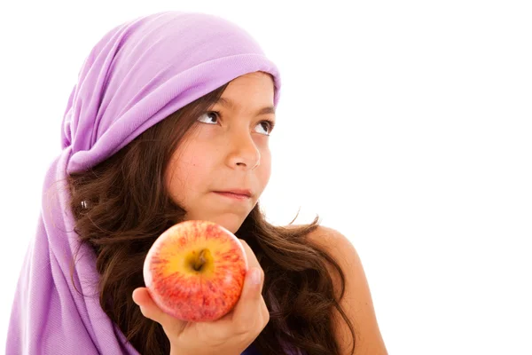 Barn visar ett rött äpple — Stockfoto