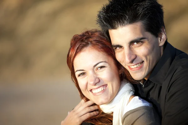 Szerelem és a szeretet között egy fiatal pár — Stock Fotó