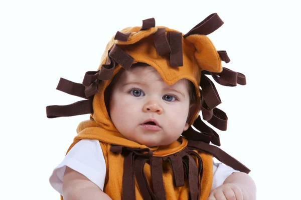 Baby mit Löwenmaske — Stockfoto