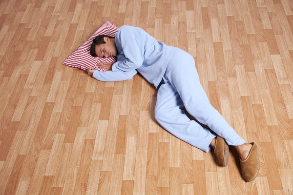 Hombre con ropa de dormir —  Fotos de Stock