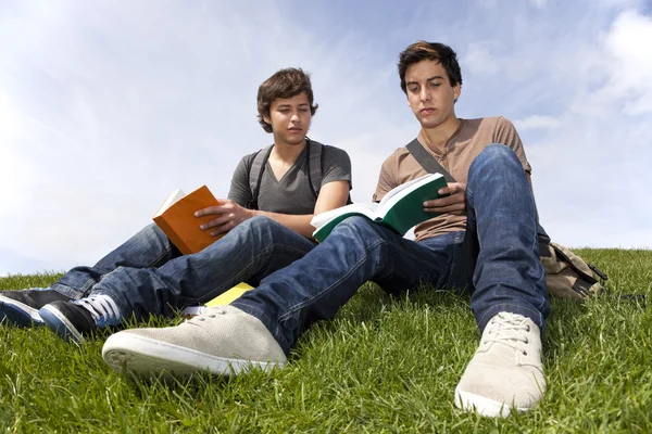 Studing in outdoor — Stock Photo, Image