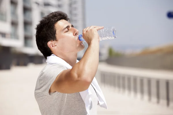 Питьевая вода для спортсменов — стоковое фото