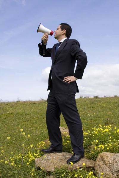 Uomo d'affari che parla con un megafono — Foto Stock