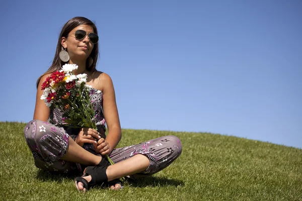 Teenager with fresh flowers — Stock Photo, Image