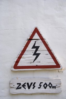 Danger Zeus 500 clipart