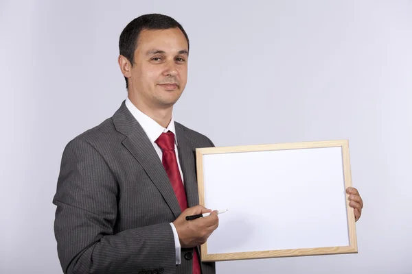 Affärsman som innehar en whiteboard — Stockfoto