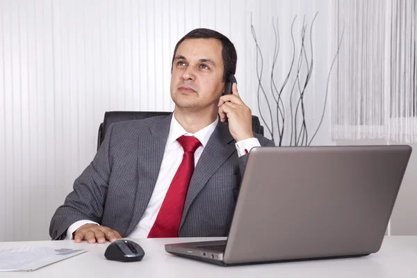 Mature businessman working at the office — Stock Photo, Image