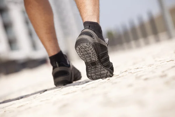 Atleet man schoenen lopen — Stockfoto