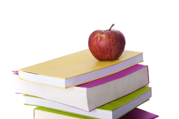 Knihy a čerstvé jablko — Stock fotografie