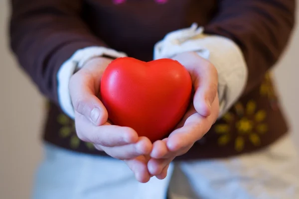 Ein Geschenk für Kinder ist Liebe — Stockfoto