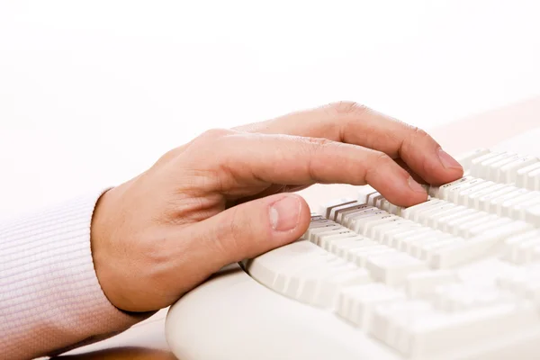Digitação de mão em um teclado — Fotografia de Stock
