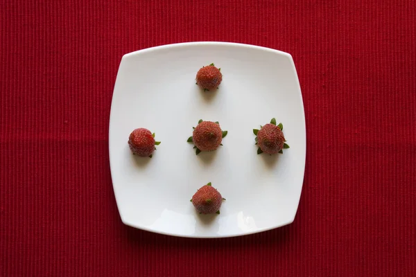 Erdbeere im Teller — Stockfoto