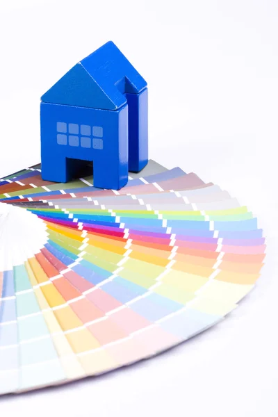 Toy house over a palette — Stock Photo, Image