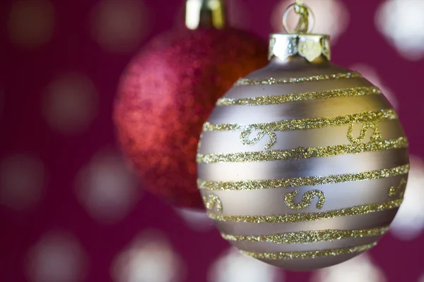 クリスマス ボールの背景 (選択とソフト フォーカス) — ストック写真