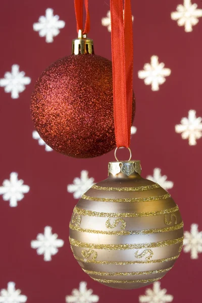 Christmas ball bakgrund (selektiv och mjukt fokus) — Stockfoto