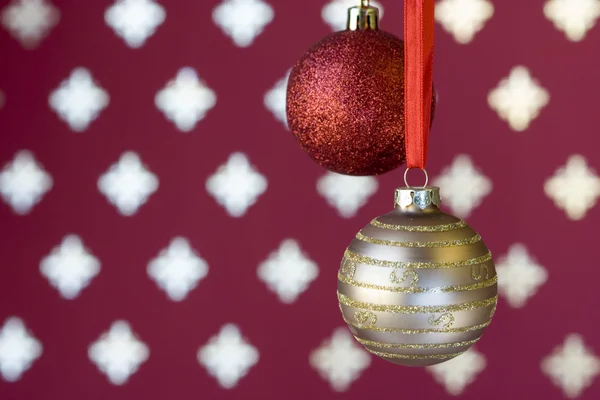 クリスマス ボールの背景 (選択とソフト フォーカス) — ストック写真