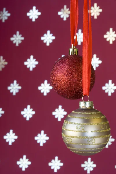 Vánoční koule pozadí (selektivní měkké zaměření) — Stock fotografie