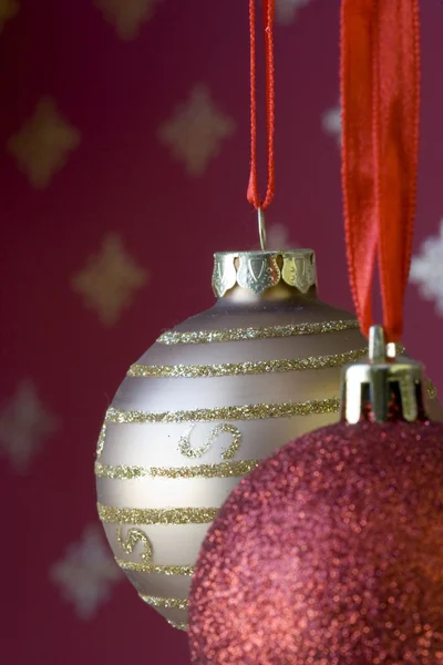 Vánoční koule pozadí (selektivní a měkké zaměření) — Stock fotografie