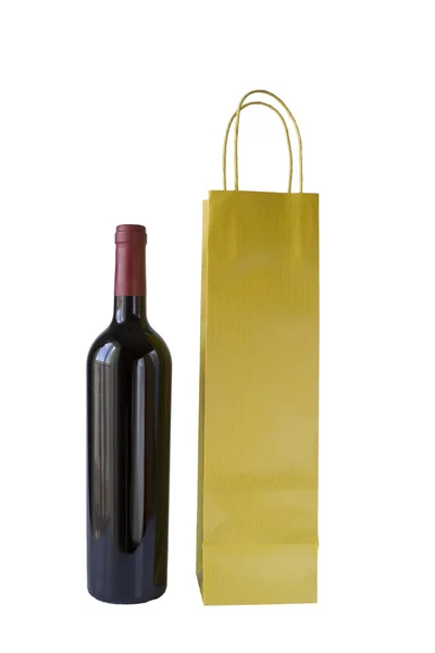 Garrafa de vinho e saco no fundo branco com caminho de recorte — Fotografia de Stock