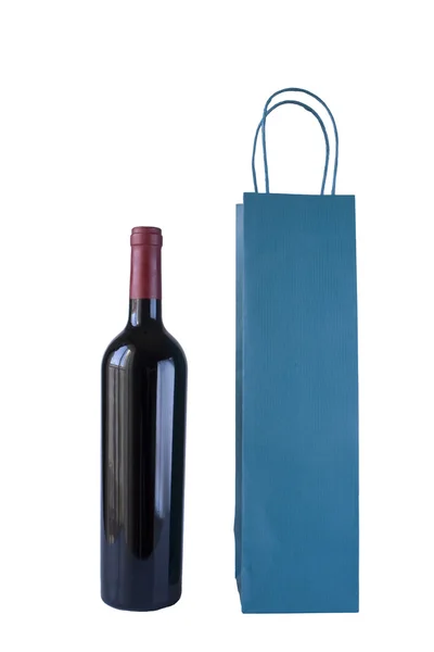Garrafa de vinho e saco no fundo branco com caminho de recorte — Fotografia de Stock