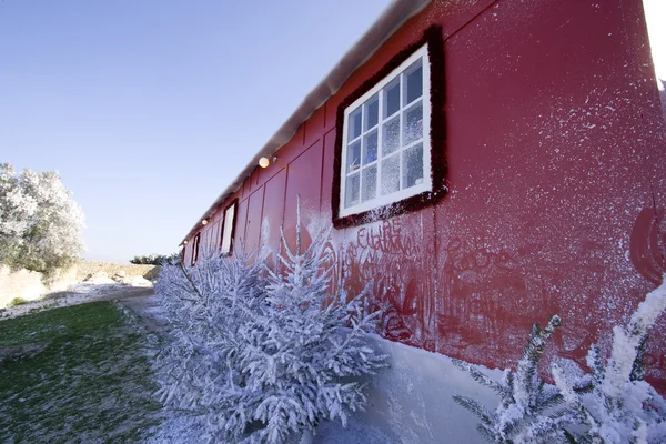 Будинок зима червоний — стокове фото