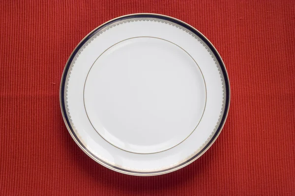 Одинокая тарелка — стоковое фото