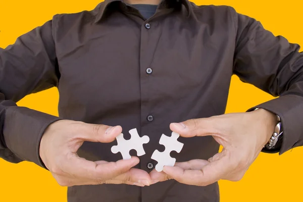 Solving the puzzle (focus on the puzzle) — Stock Photo, Image