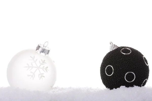 Černé a bílé vánoční koule — Stock fotografie