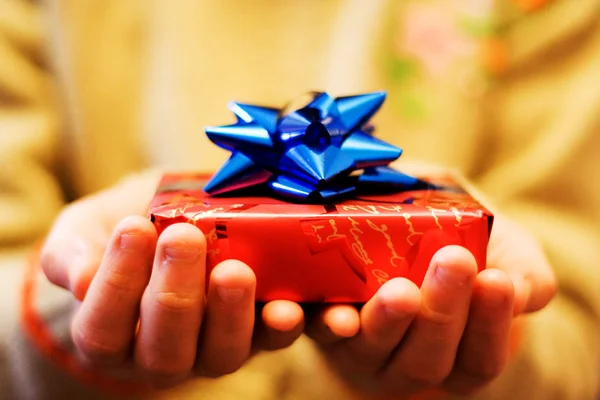 A smile for a gift — Stock Photo, Image