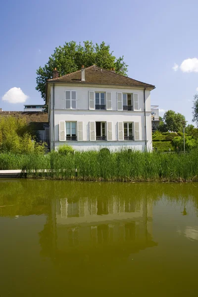 House by the Lake — Stock Photo, Image