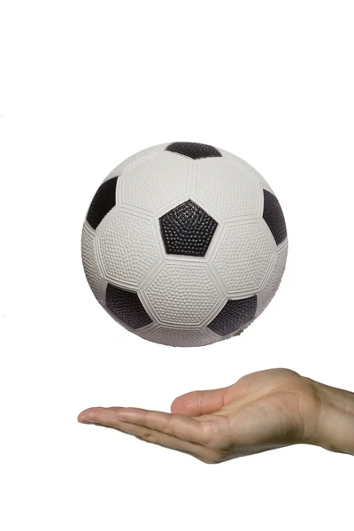 Mostrando una pelota de fútbol — Foto de Stock