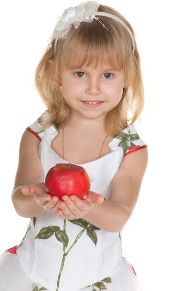 Menina encantadora dando maçã — Fotografia de Stock