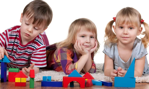 Blokken spelen in de kleuterschool — Stockfoto
