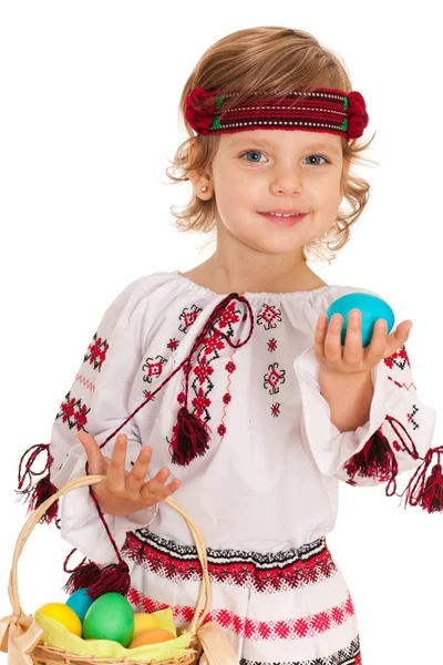 Liten leende ukrainsk flicka med påsk korg — Stockfoto