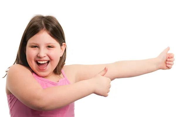 Живая смеющаяся девушка с большими пальцами вверх — стоковое фото