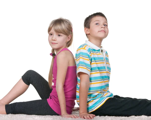 Tankeväckande barnen sitter backsides — Stockfoto
