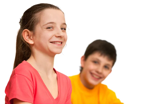 Riendo chica bonita y un niño — Foto de Stock