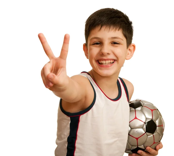 Nastolatka z piłką Wyświetlono znak zwycięstwo — Zdjęcie stockowe