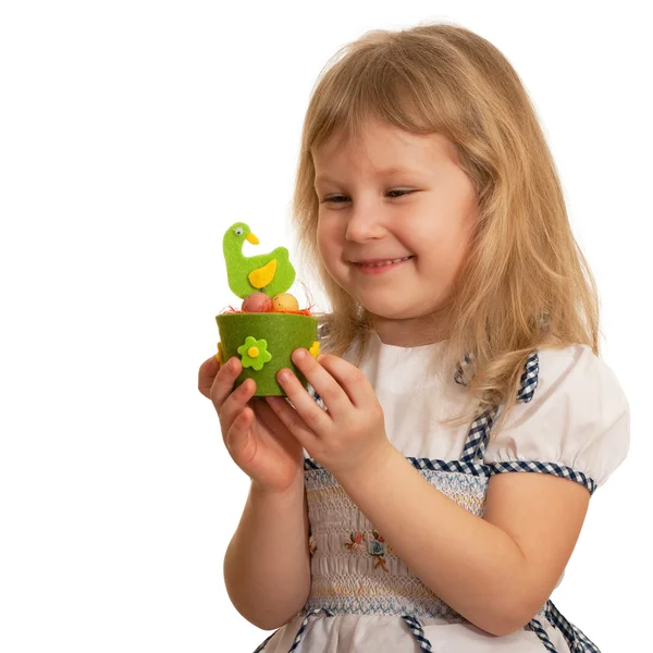 Menina sorridente com brinquedo de Páscoa — Fotografia de Stock