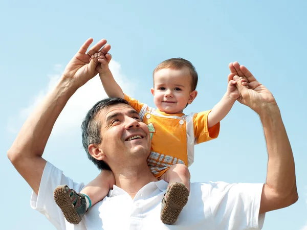 Father and his little son outdoor — Stock Photo, Image