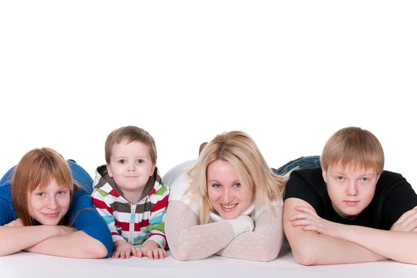 Famiglia sorridente di quattro persone — Foto Stock