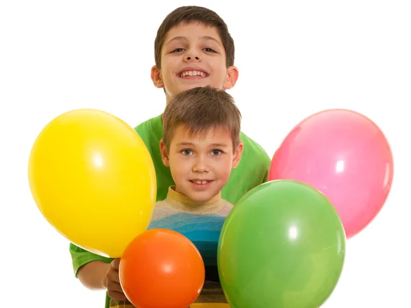 Щасливі хлопчики на повітряних кулях — стокове фото