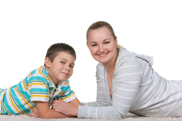 Usměvavá maminka a její rostoucí syn — Stock fotografie
