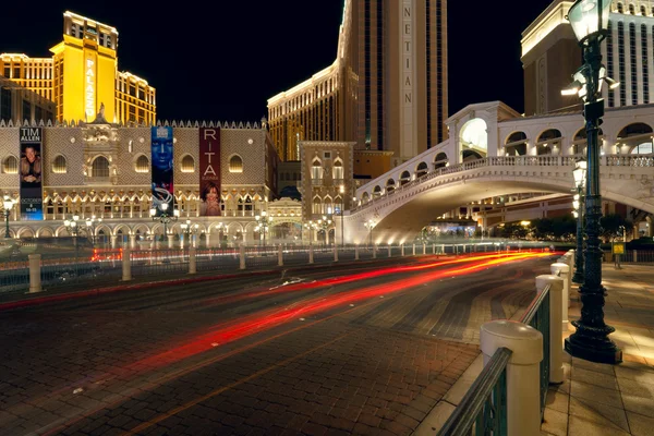 View of the night Las Vegas near casino Venetian — Stock Photo, Image