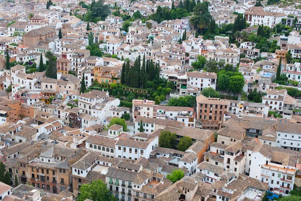 Granada şehir rooftops üzerinde göster — Stok fotoğraf
