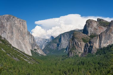 yosemite Dağları ile peyzaj